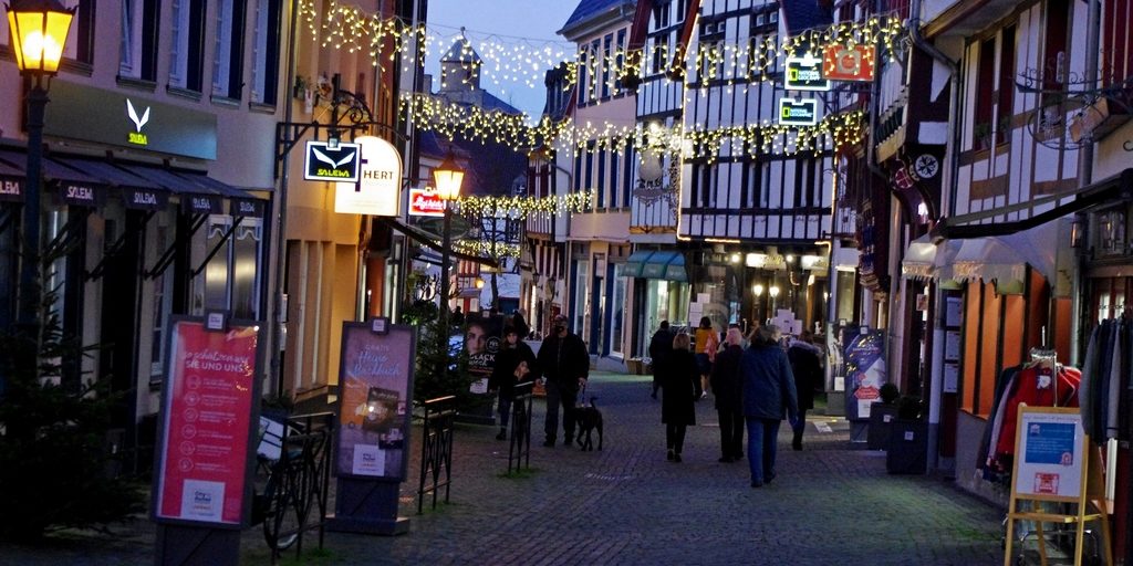 Neue Lichtinstallation durch den Verfügungsfonds Neue Lichtinstallation durch den Verfügungsfonds