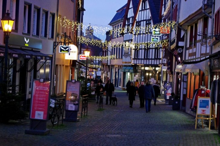 Neue Lichtinstallation durch den Verfügungsfonds